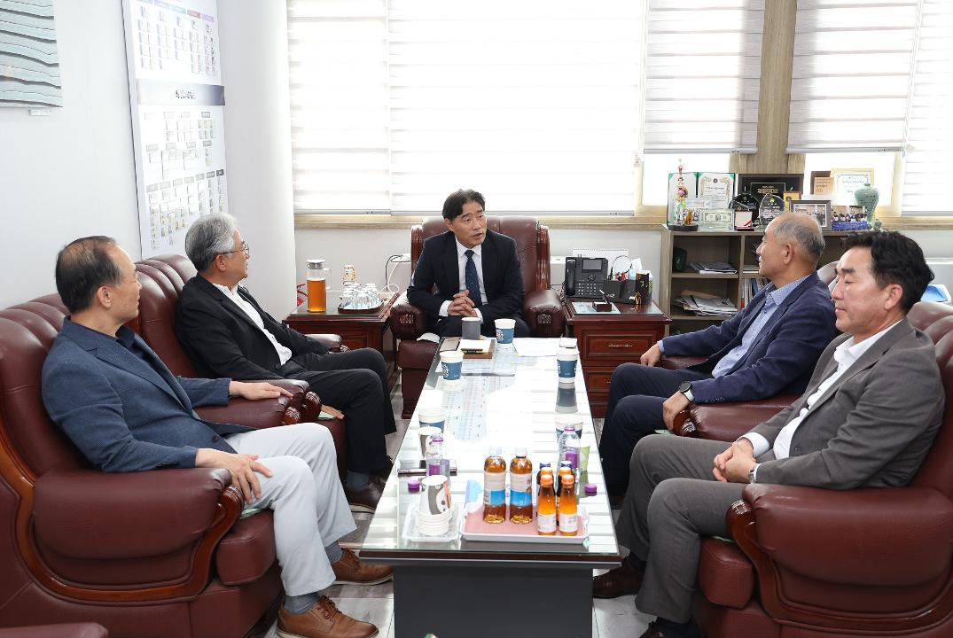 '20251016_[9대]해군 해난구조대(ssu)전우회장 방문' 게시글의 사진(1) '1.jpg'