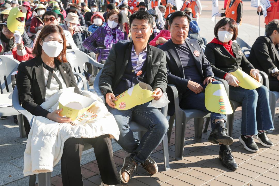 '20221019_[9대]제26회 노인의 날 기념 온기줍깅' 게시글의 사진(21) '천승아 김희섭 이철조 고덕희 2.jpg'