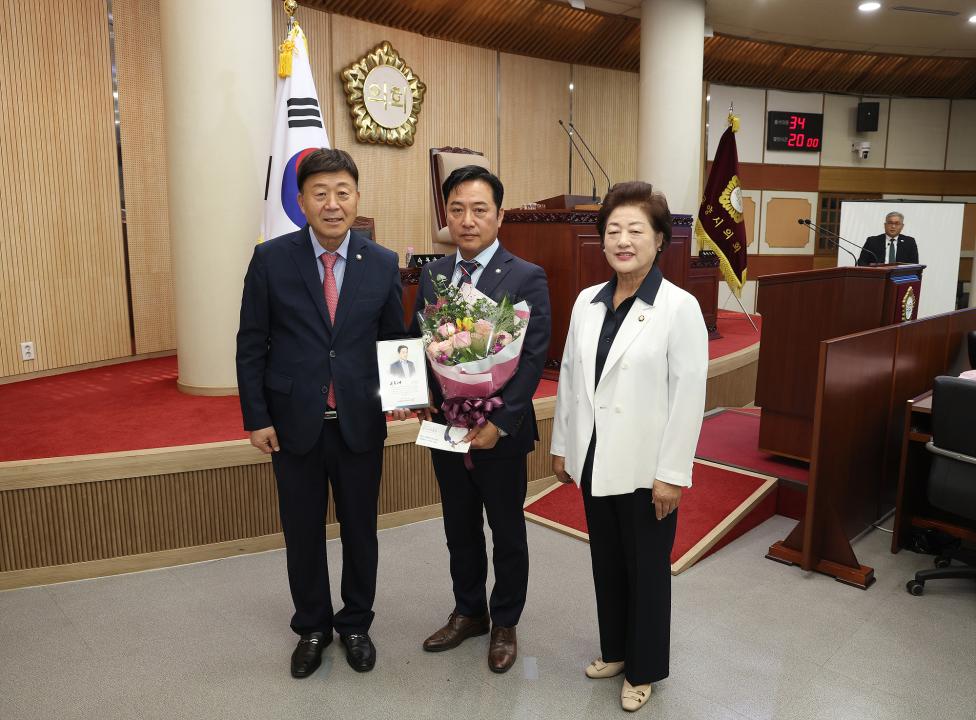'20240618_[9대]제9대 전반기 의정활동 마무리 기념식' 게시글의 사진(31) '이철조 (2).jpg'