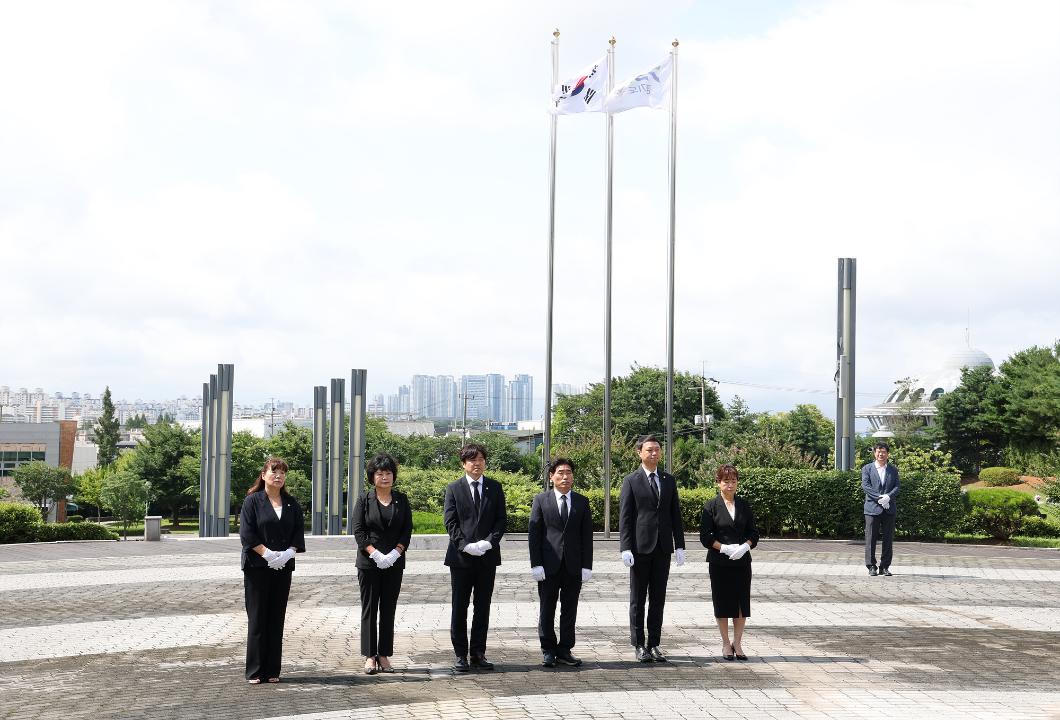 '20240705_[9대]제9대 고양특례시의회 후반기 의장단,원내대표의원,상임위원장 현충탑 참배' 게시글의 사진(2) '20240705_[9대]제9대 고양특례시의회 후반기 의장단,원내대표의원,상임위원장 현충탑 참배_054.jpg'