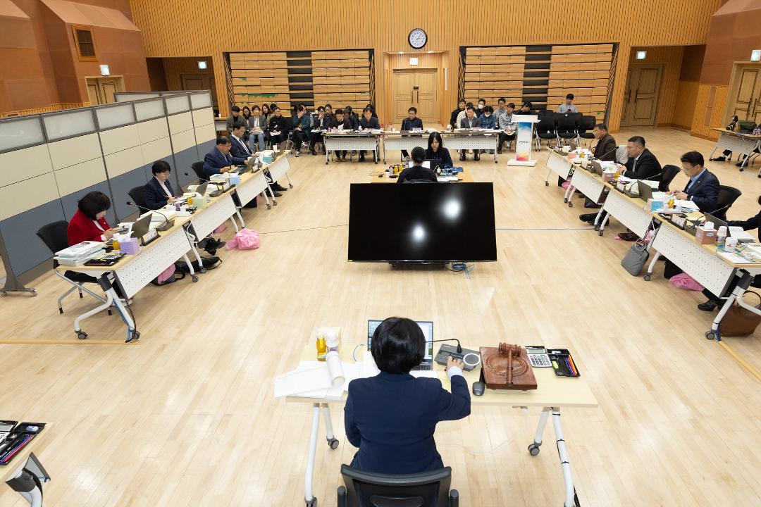 '20251118_[9대]제299회 고양특례시의회 제2차 정례회_행정사무감사_건설교통위원회_일산동구청' 게시글의 사진(2) '2.jpg'