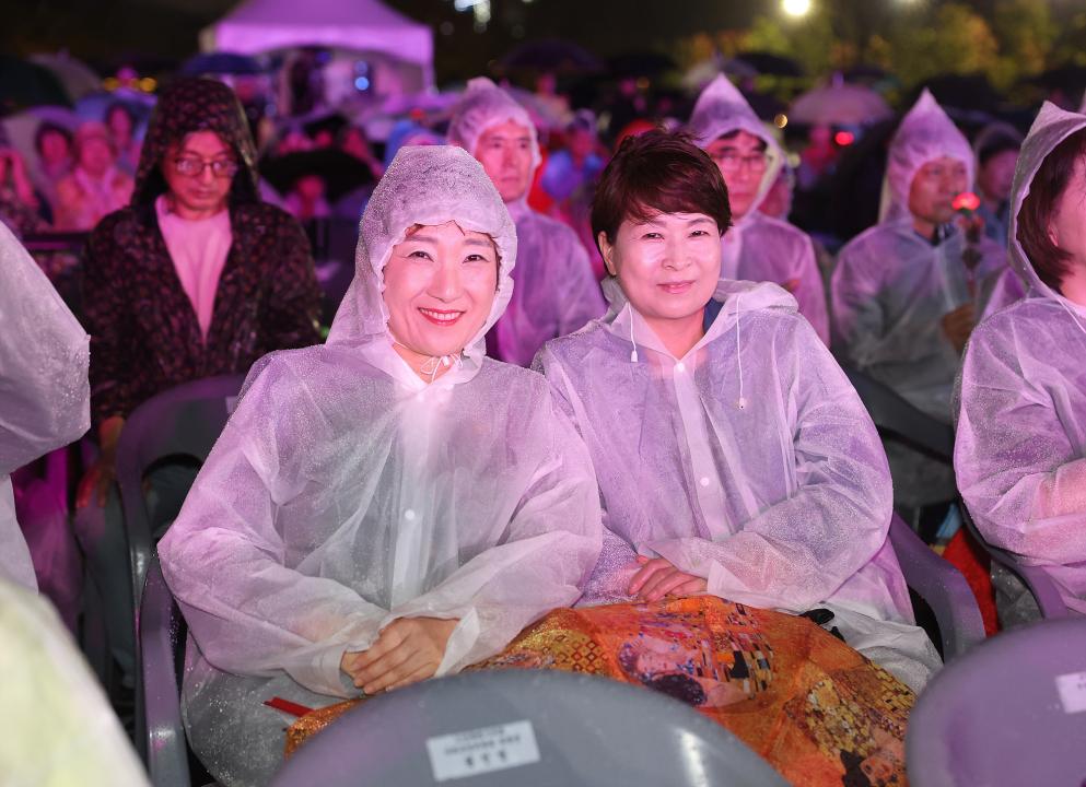 '20251011_[9대]고양특례시 시민의 날 기념식' 게시글의 사진(22) '김수진 장예선 (1).jpg'