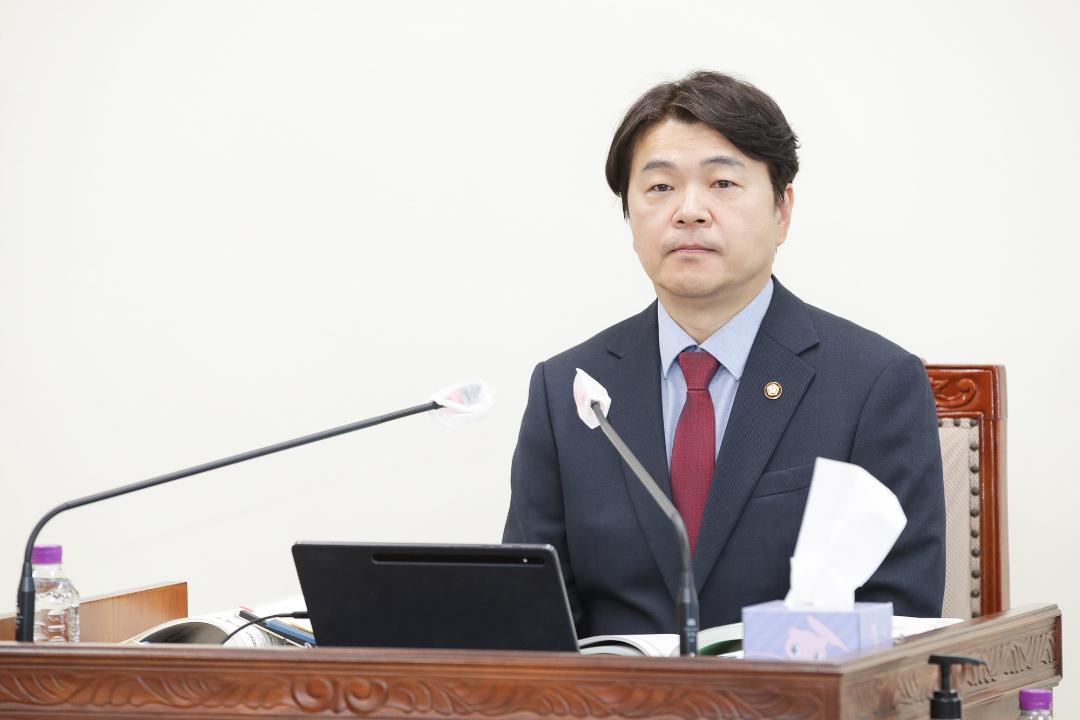 '20251114_[9대]제299회 고양특례시의회 제2차 정례회_환경경제위원회' 게시글의 사진(16) '신현철 (2).jpg'