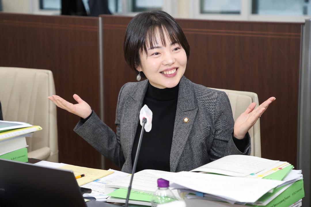 '20250307_[9대]백석동 업무빌딩으로의 고양시 청사 이전 사업 및 부서 이전에 대한 행정사무조사' 게시글의 사진(19) '정민경 (3).jpg'