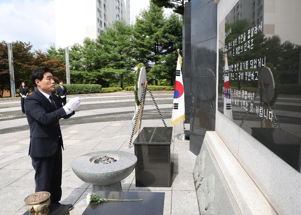 '20240705_[9대]제9대 고양특례시의회 후반기 의장단,원내대표의원,상임위원장 현충탑 참배' 게시글의 사진(5) '4.jpg'