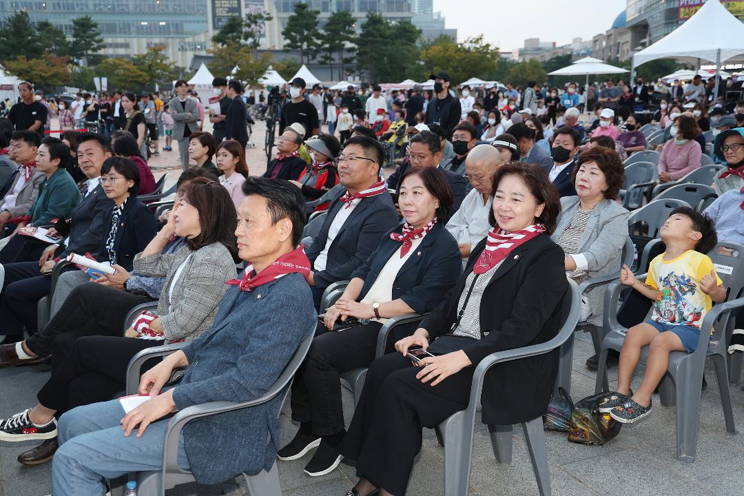 '20221001_[9대]2022년 고양특례시민의 날' 게시글의 사진(51) '이종덕 김해련 이해림 김학영 원종범 공소자 신인선 천승아 김수진.jpg'