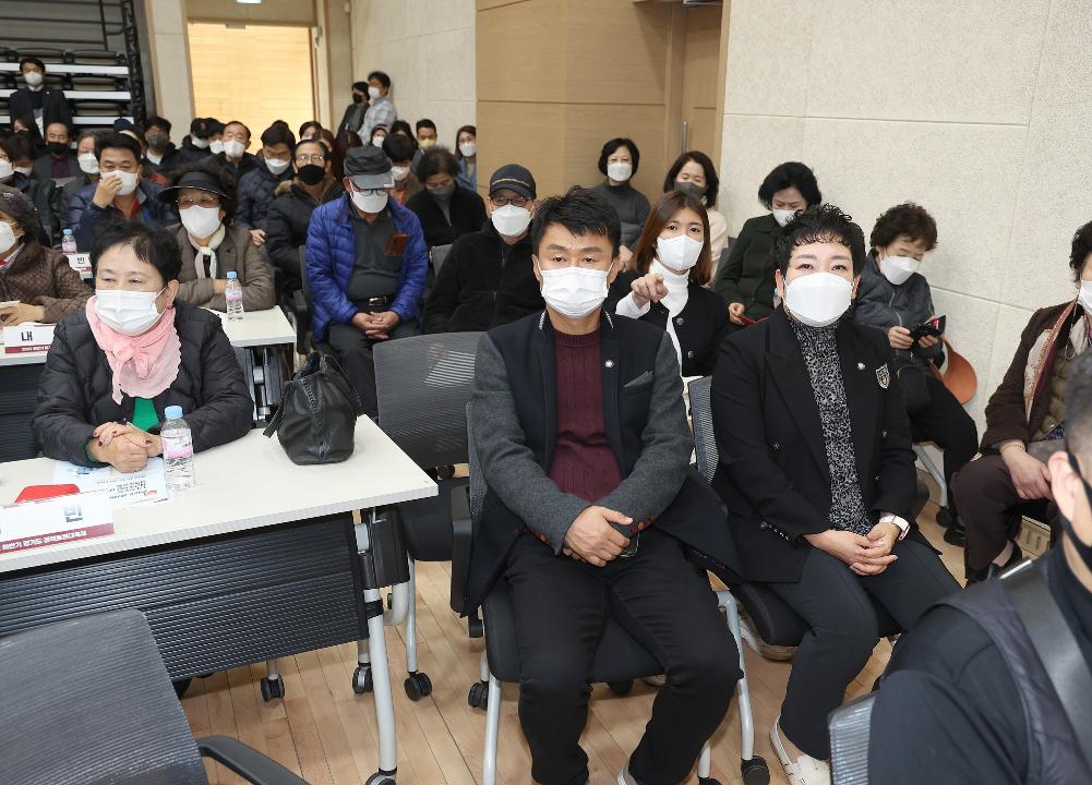 '20221117_[9대]1기 신도시 재건축사업 관련 정책토론' 게시글의 사진(9) '김희섭 김수진 천승아.jpg'