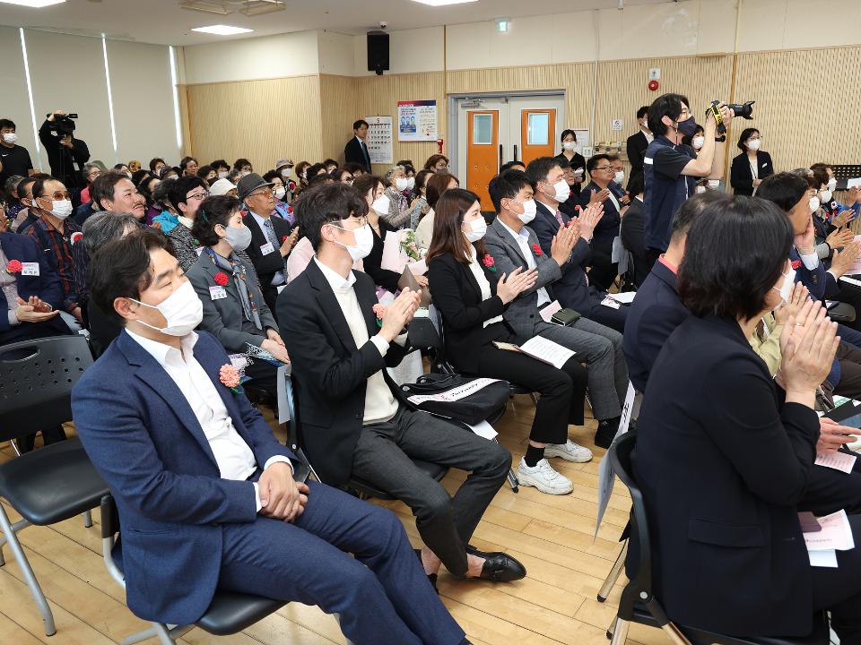 '20230504_[9대]대화노인종합복지회관 어버이날 기념행사' 게시글의 사진(9) '20230504_[9대]대화노인종합복지회관 어버이날 기념행사_014.jpg'